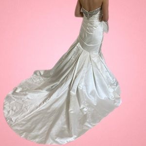Strapless wedding dress